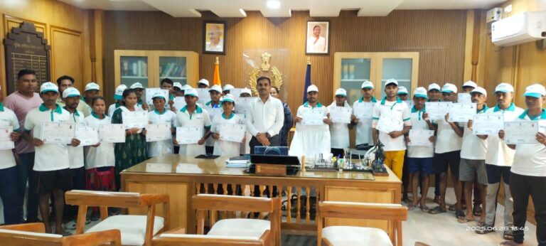 समाज की मुख्य धारा से जोड़ने जिला प्रशासन सुकमा की अभिनव पहल