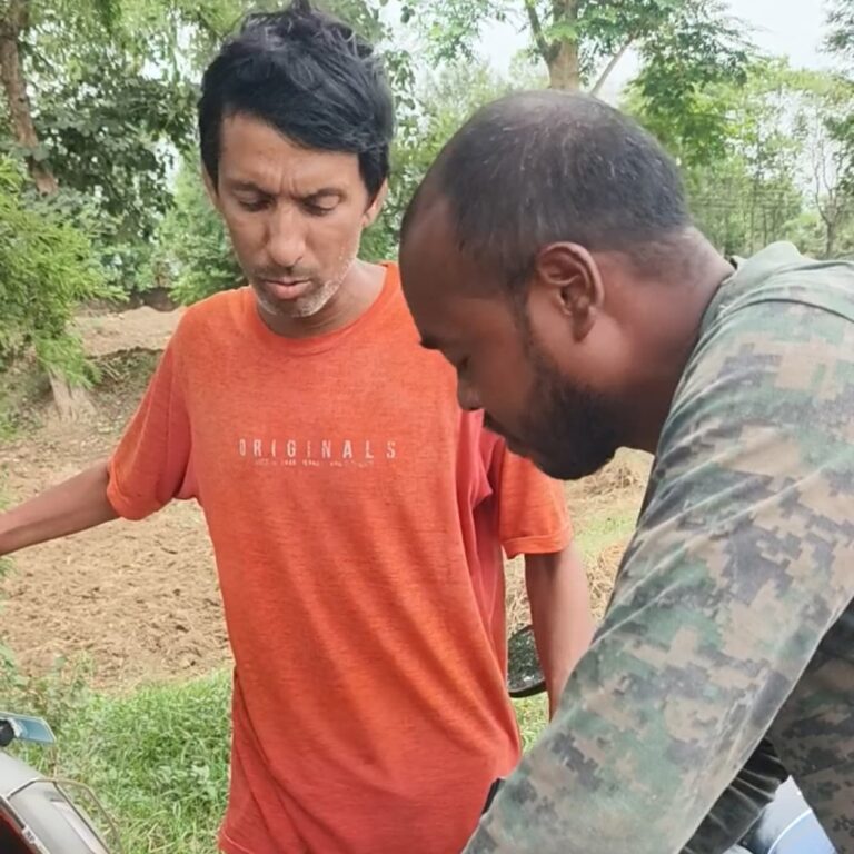 पिथौरा वन विभाग ने पकड़ी खैर लकड़ी, सफेदपोशों की मिलीभगत से नेपाल तक फैला अंतरराष्ट्रीय तस्करी नेटवर्क का मिला बड़ा इनपुट”