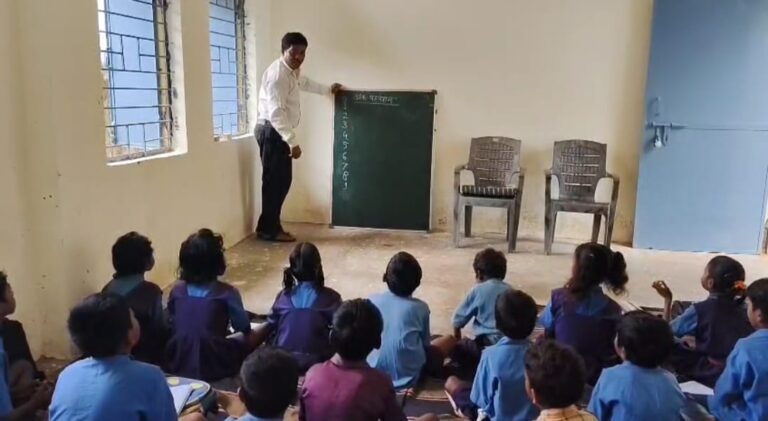 युक्तियुक्तकरण से लौटी स्कूलों की रौनक, स्कूलों में फिर सुनाई दे रहे हिंदी अंग्रेजी के पाठ और गणित के सवालों की गूंज