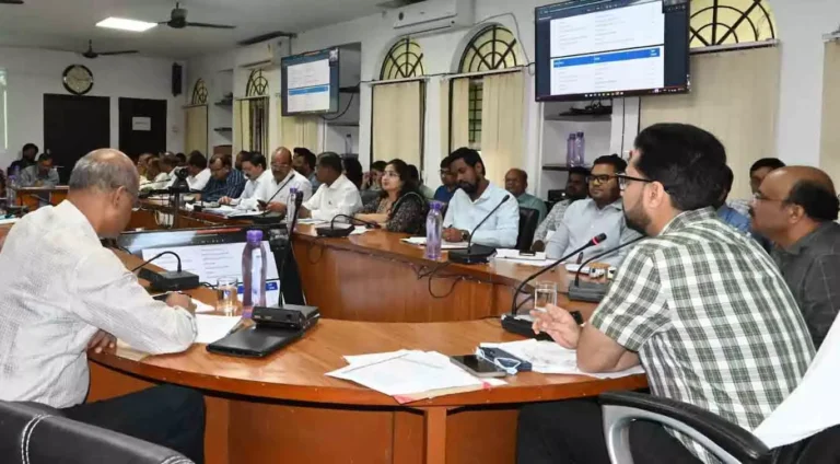कलेक्टर ने ली जिला स्तरीय टास्क फोर्स समिति की बैठक