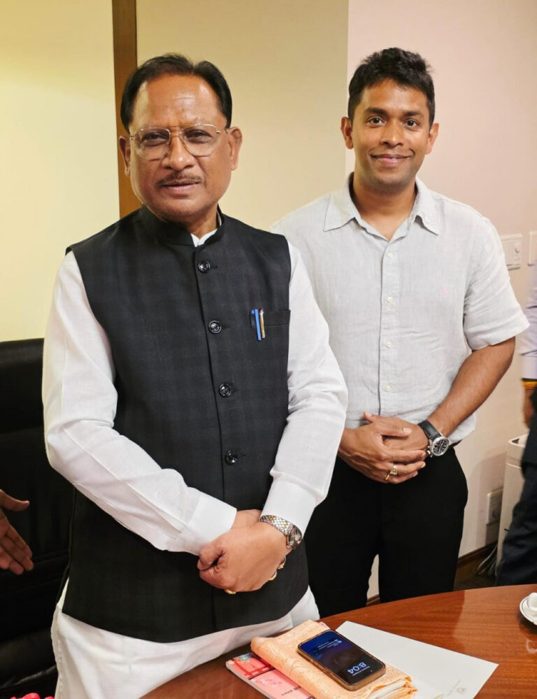 बस्तर के होनहार अविनाश तिवारी से टोक्यो में मिले मुख्यमंत्री विष्णुदेव साय : छत्तीसगढ़ में उद्योग स्थापना को लेकर हुई सकारात्मक चर्चा