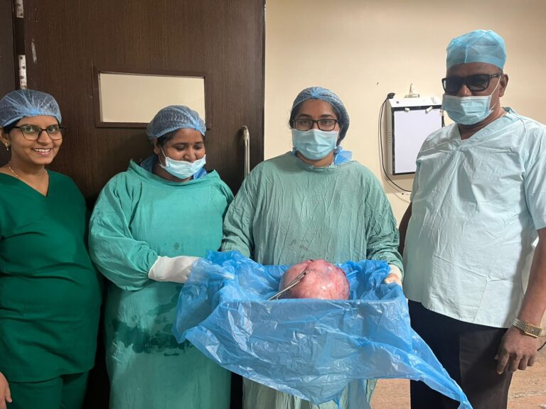 न्यू भारती हॉस्पिटल सरायपाली में 60 वर्षीय महिला के पेट से 10 किलो का ट्यूमर सफलतापूर्वक निकाला गया