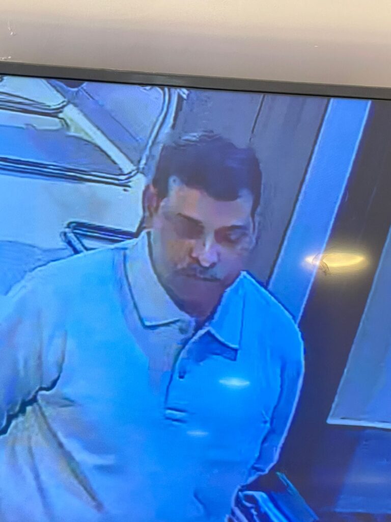 ज्वेलरी शॉप से 60 हजार के सोने के लटकन की चोरी, दुकानदार ने चोर की फोटो वायरल कर 5100 रुपये इनाम घोषित