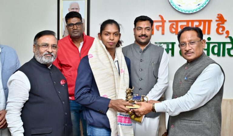 मुख्यमंत्री  साय ने महिला कबड्डी विश्व कप की स्टार खिलाड़ी संजू देवी को दी बधाई