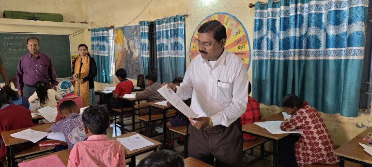 महासमुंद जिले में नवोदय मॉक टेस्ट का विशाल आयोजन, 1850 बच्चों ने लिया हिस्सा, DEO के मार्गदर्शन में OMR शीट की समझ बनी