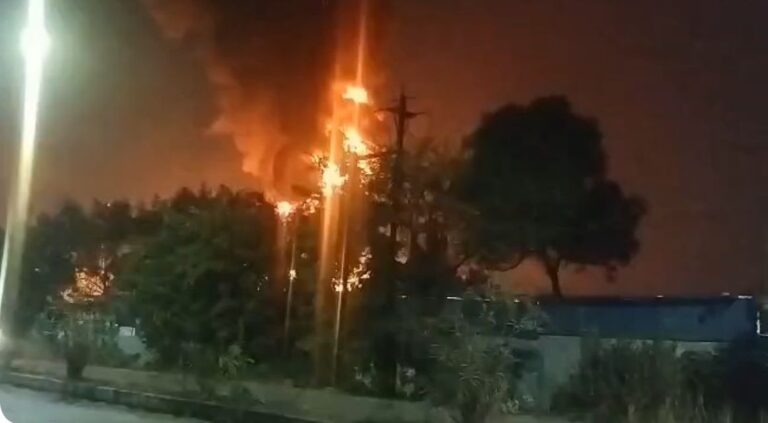 मित्तल फर्नीचर फैक्ट्री में धमाके से हड़कंप, तारपीन टैंकर ब्लास्ट में एक मजदूर झुलसा, दूसरा लापता: