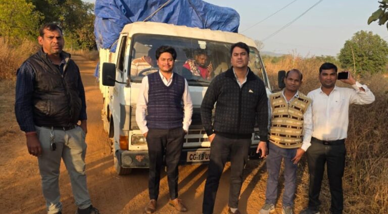 आरटीओ के ब्लैक लिस्टेड वाहनों से हो रही है धान की अवैध तस्करी,कार्रवाई के बाद भी एफआईआर नहीं