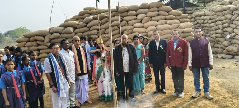 रोहिना में जगह जगह शान से लहराया तिरंगा