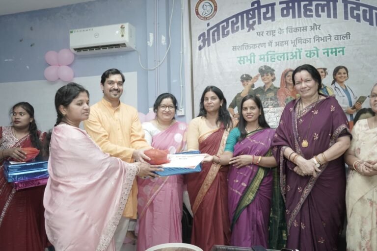 अंतर्राष्ट्रीय महिला दिवस पर शुभा नर्सिंग होम में 70 से अधिक महिलाओं का हुआ सम्मान