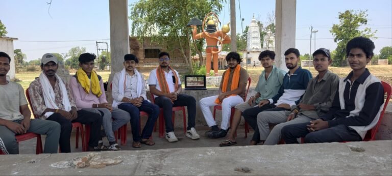 ग्राम अर्जुनी में भाजयुमो कार्यकर्ताओं ने सुना प्रधानमंत्री का ‘मन की बात’ कार्यक्रम