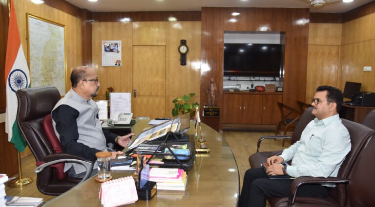 ’अवैध रेत उत्खनन पर राज्यपाल रमेन डेका सख्त बोलेः नदियों के अस्तित्व से खिलवाड़ मंजूर नहीं’